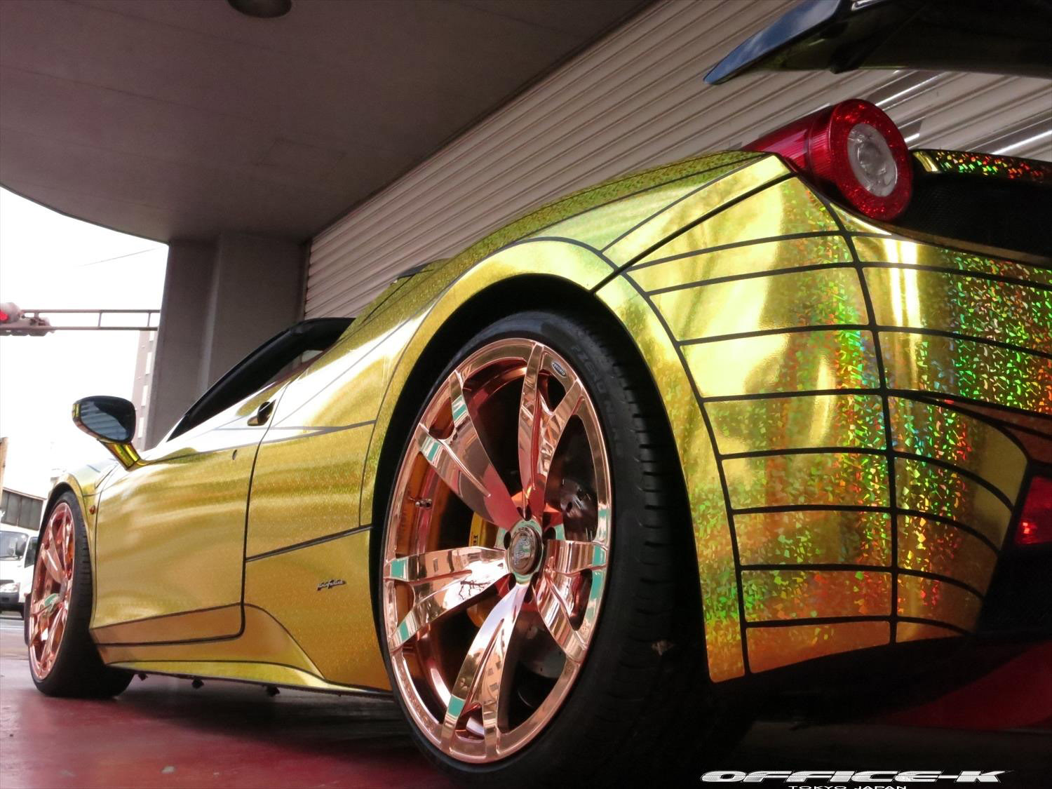 Ferrari 458 Spider Golden Shark