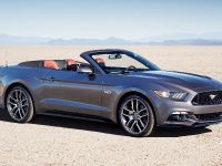 Ford Mustang Convertible (2015) - picture 3 of 9