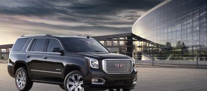 GMC Yukon Denali (2015) - picture 12 of 16