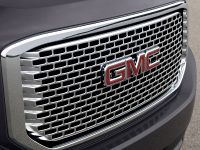 GMC Yukon Denali (2015) - picture 8 of 16