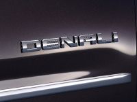 GMC Yukon Denali (2015) - picture 11 of 16