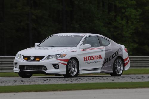Honda Accord Safety Car (2015) - picture 1 of 2