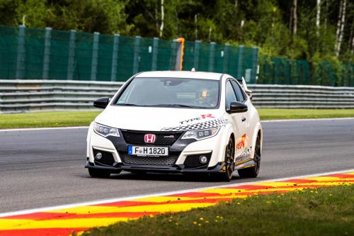 2015 Honda Civic Type R at famous race tracks (2016) - picture 8 of 19