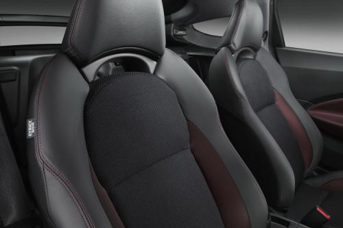 Honda CR-Z (2015) - picture 9 of 19