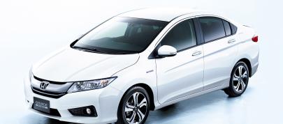 Honda Grace Hybrid (2015) - picture 4 of 29