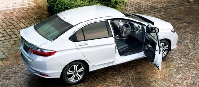 Honda Grace Hybrid (2015) - picture 12 of 29