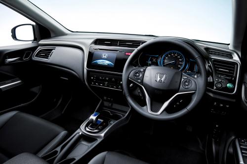 Honda Grace Hybrid (2015) - picture 17 of 29