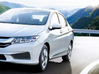 Honda Grace Hybrid (2015) - picture 1 of 29