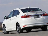 Honda Grace Hybrid (2015) - picture 13 of 29