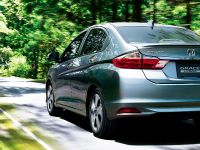 Honda Grace Hybrid (2015)