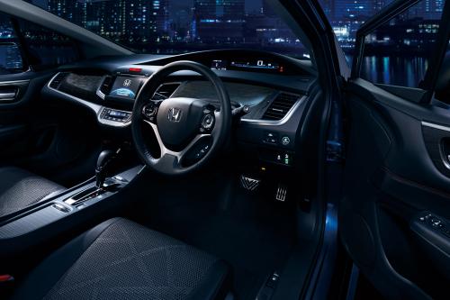 Honda Jade RS (2015) - picture 8 of 20