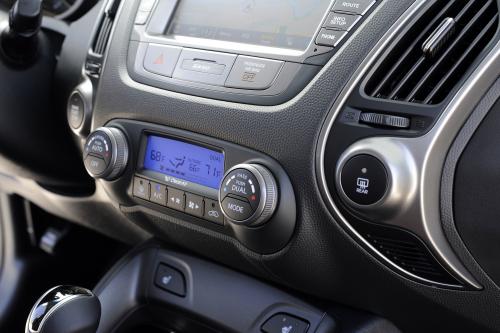 Hyundai Tucson (2015) - picture 8 of 9