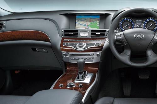 Infiniti Fuga (2015) - picture 9 of 15