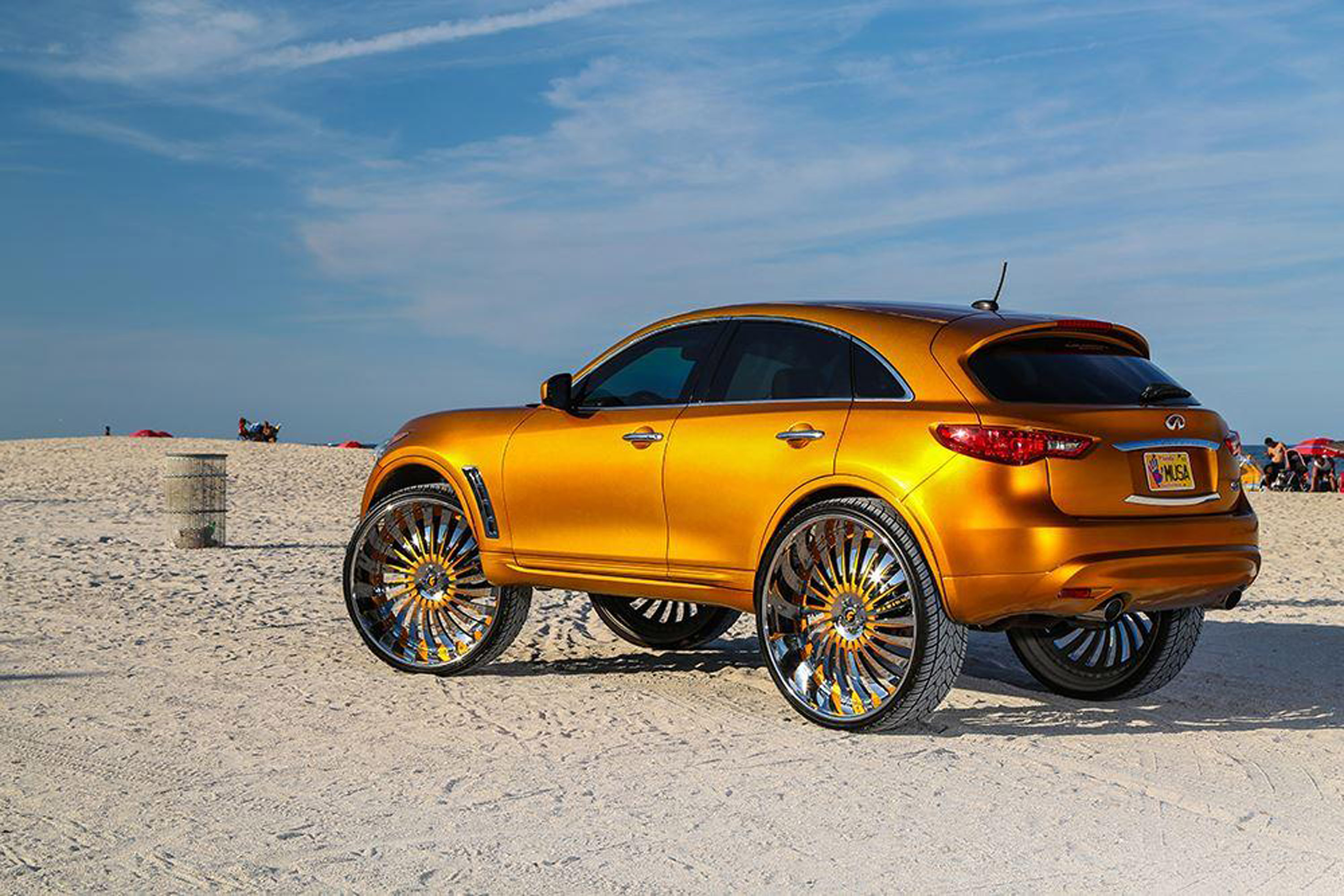 Infiniti FX with 32-inch wheels