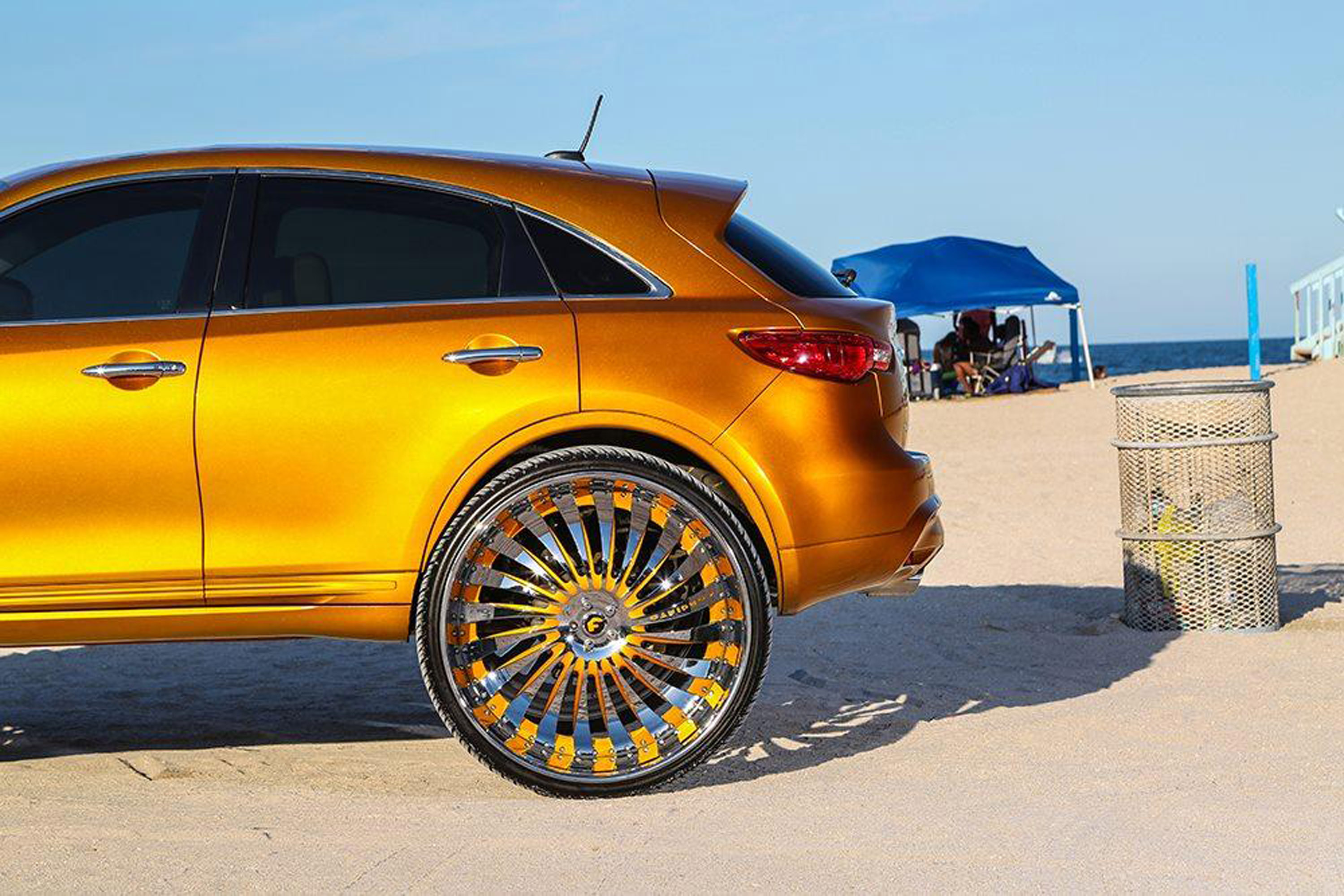 Infiniti FX with 32-inch wheels