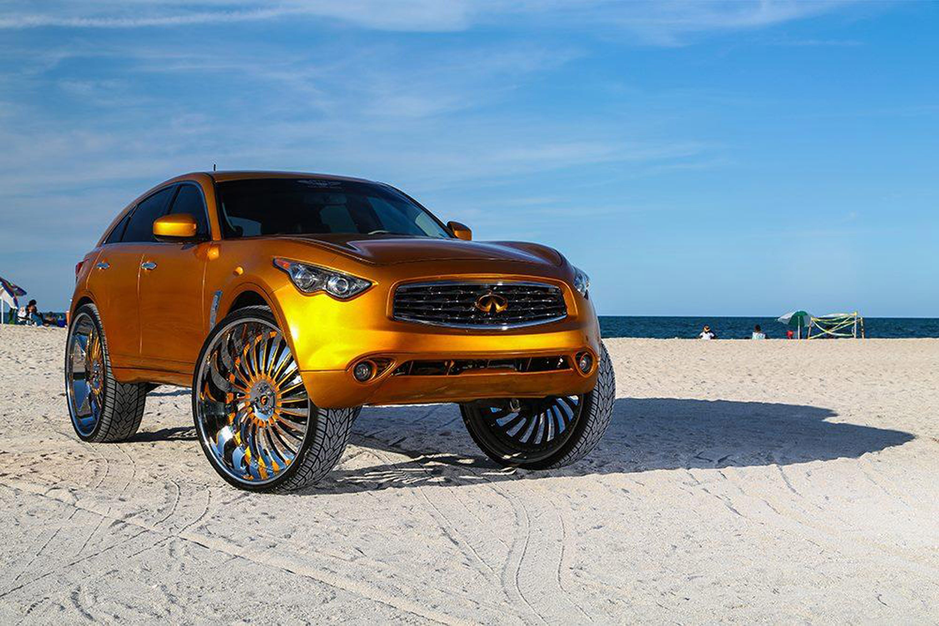 Infiniti FX with 32-inch wheels