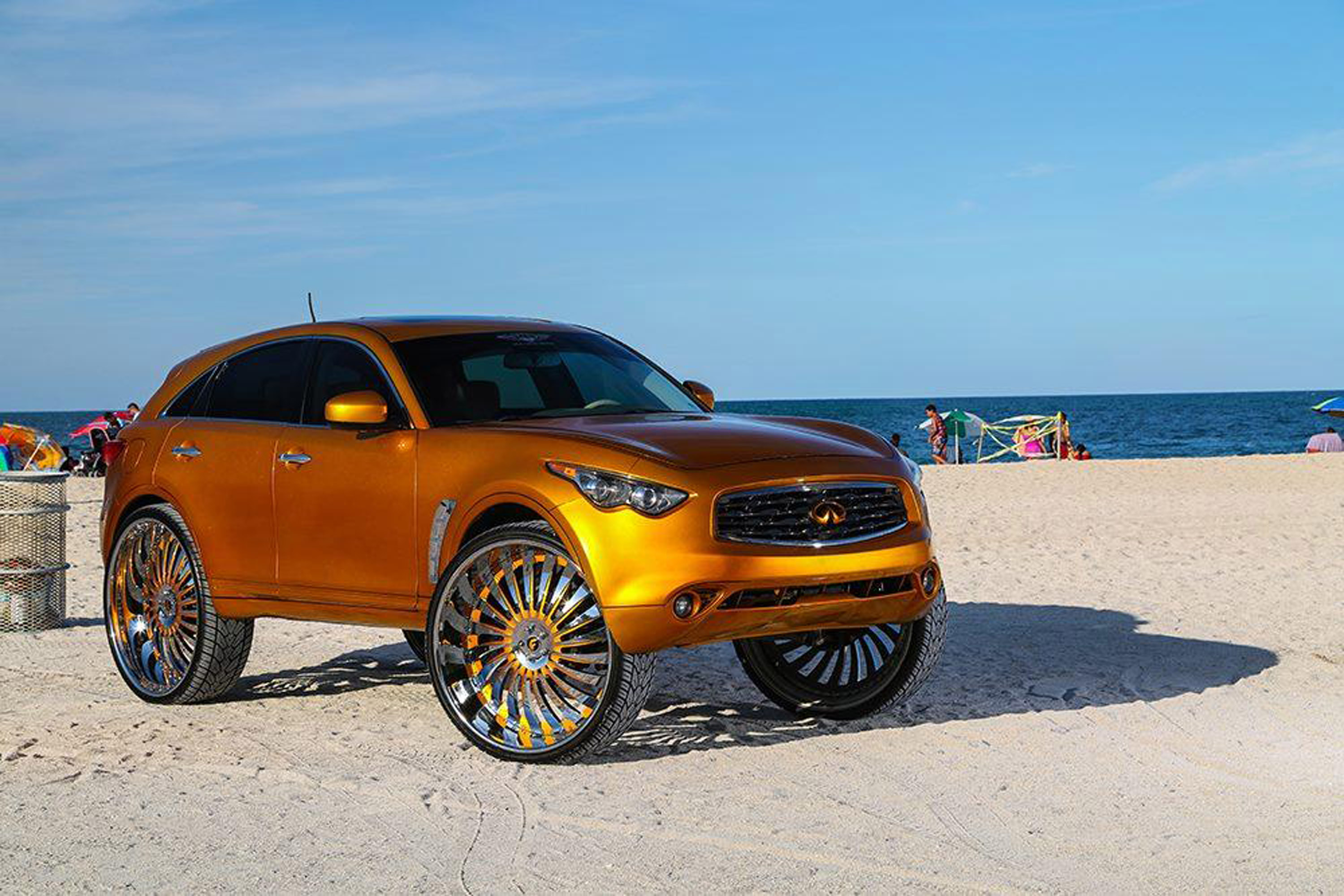 Infiniti FX with 32-inch wheels
