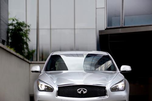 Infiniti Q70 (2015) - picture 1 of 7
