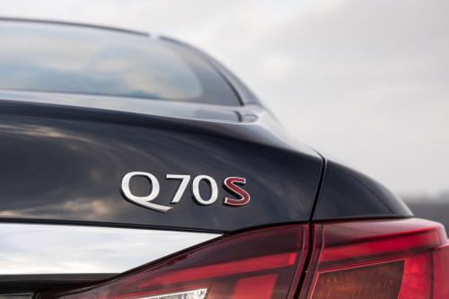 Infiniti Q70S (2015) - picture 17 of 19