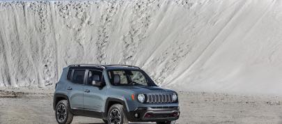 Jeep Renegade (2015) - picture 4 of 22