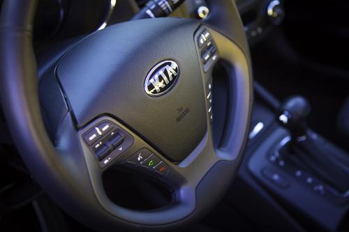 Kia Forte (2015) - picture 24 of 28