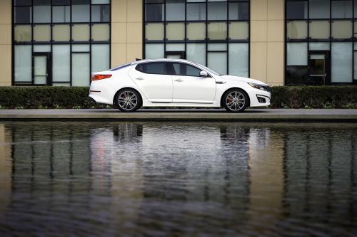 Kia Optima (2015) - picture 32 of 51