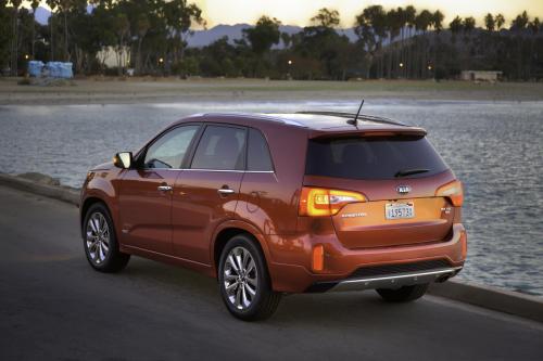 Kia Sorento (2015) - picture 8 of 22