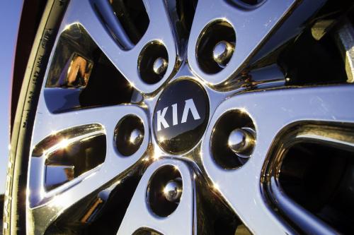 Kia Sorento (2015) - picture 16 of 22