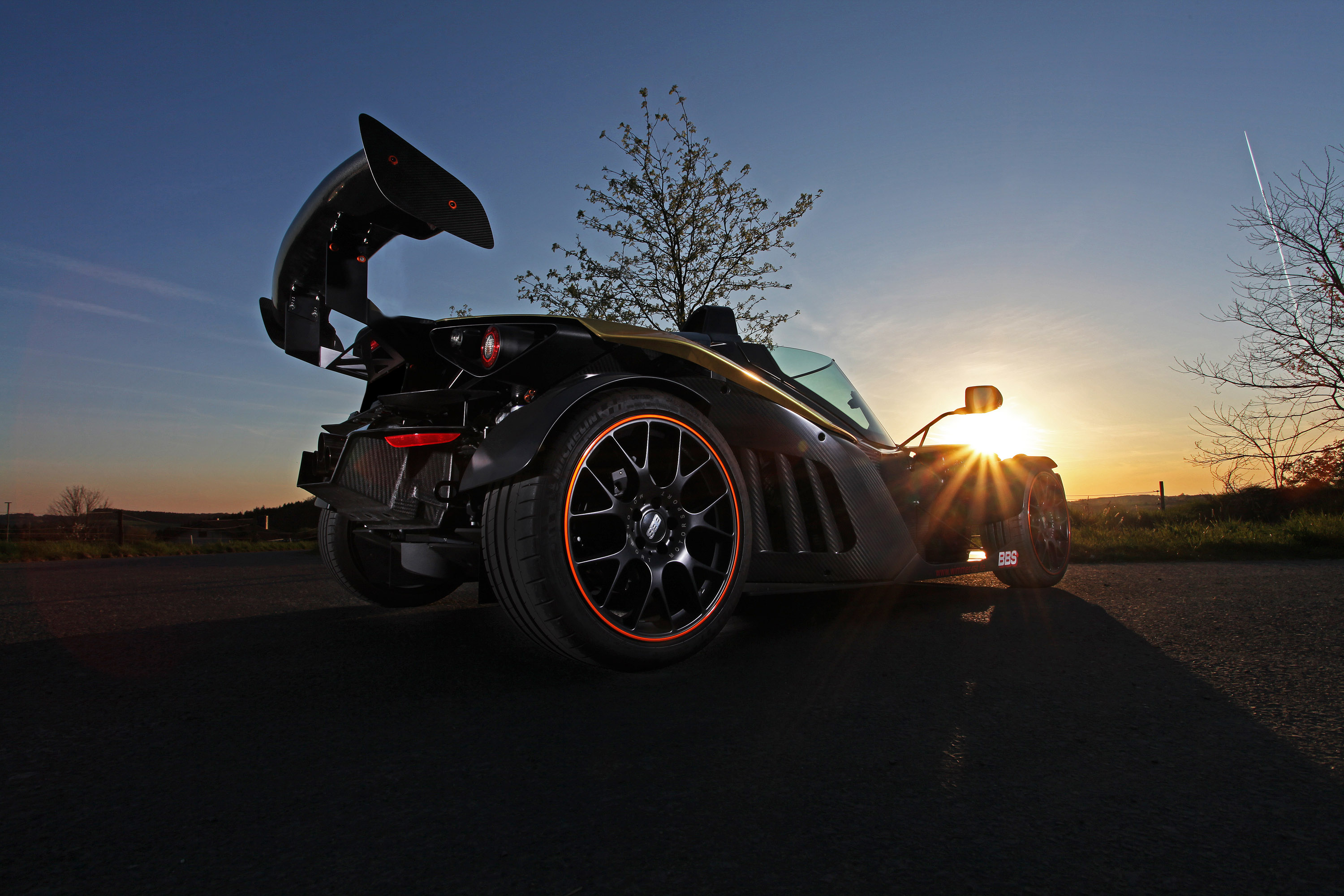 KTM X-Bow GT Dubai-Gold-Edition by Wimmer Rennsporttechnik