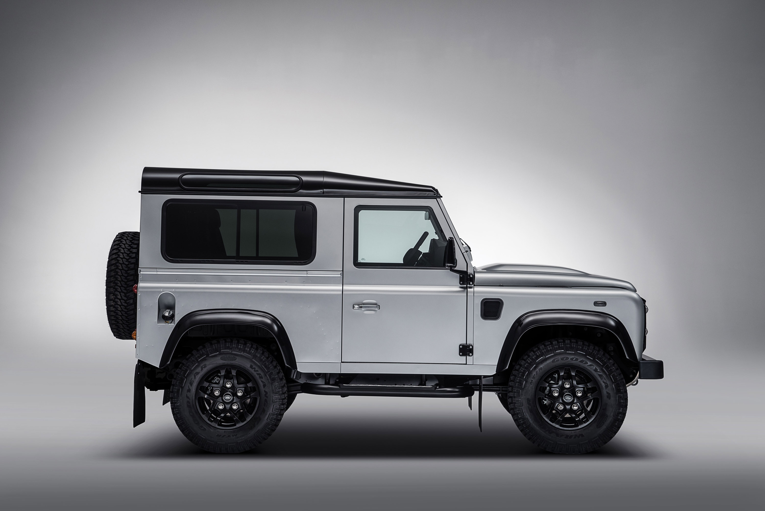 Land Rover Defender 2,000,000