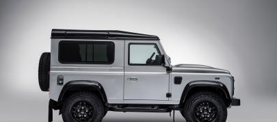 Land Rover Defender 2,000,000 (2015) - picture 4 of 16
