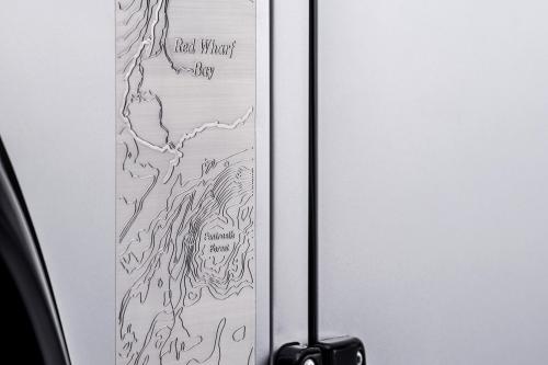 Land Rover Defender 2,000,000 (2015) - picture 8 of 16