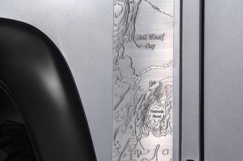 Land Rover Defender 2,000,000 (2015) - picture 9 of 16