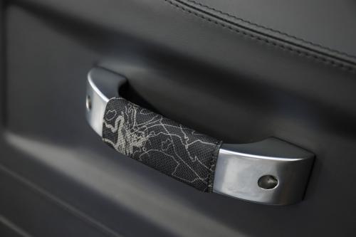 Land Rover Defender 2,000,000 (2015) - picture 16 of 16