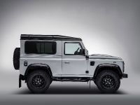 Land Rover Defender 2,000,000 (2015) - picture 4 of 16