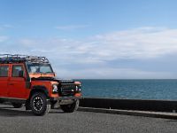 Land Rover Defender Adventure (2015) - picture 1 of 7