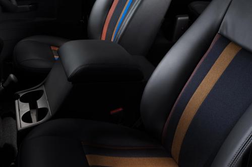 Land Rover Defender Paul Smith Special Edition (2015) - picture 9 of 21