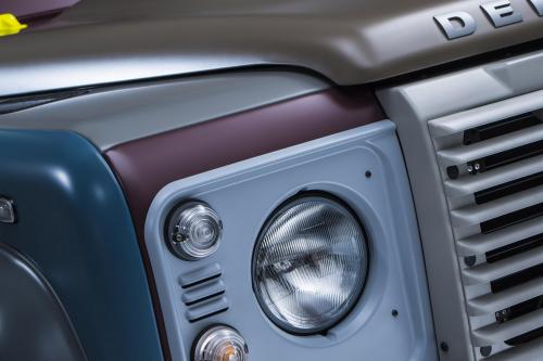 Land Rover Defender Paul Smith Special Edition (2015) - picture 17 of 21