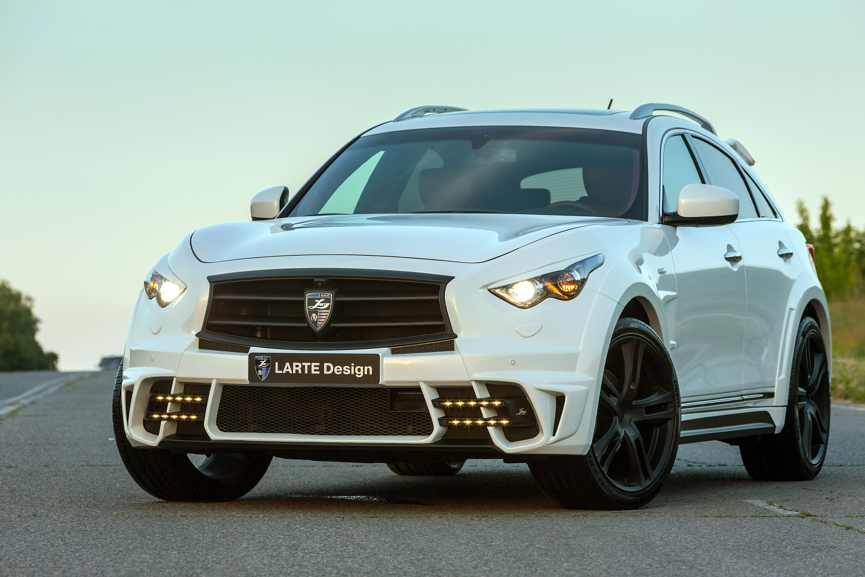 LARTE Design Infiniti QX70 LR3