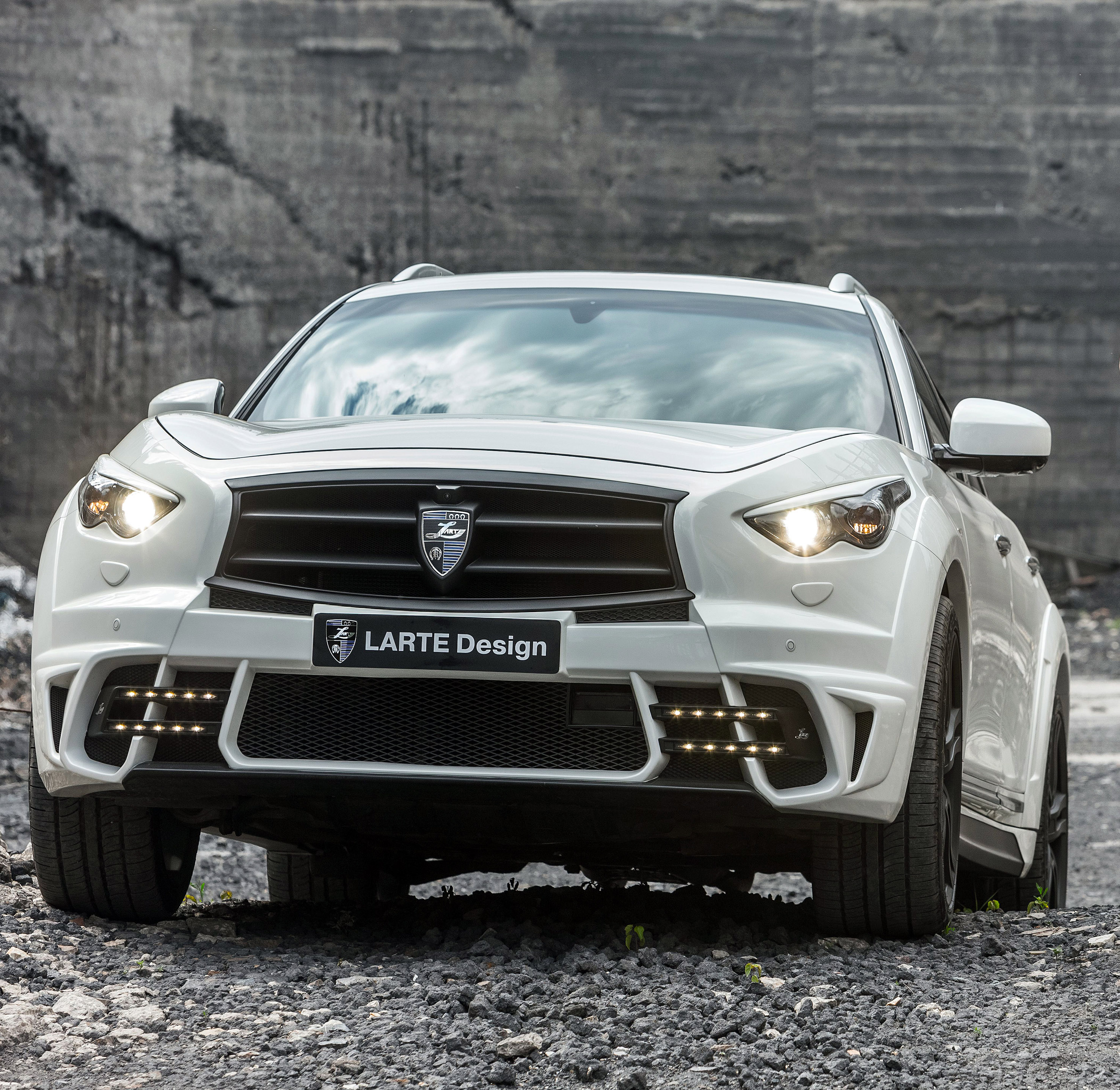 LARTE Design Infiniti QX70 LR3