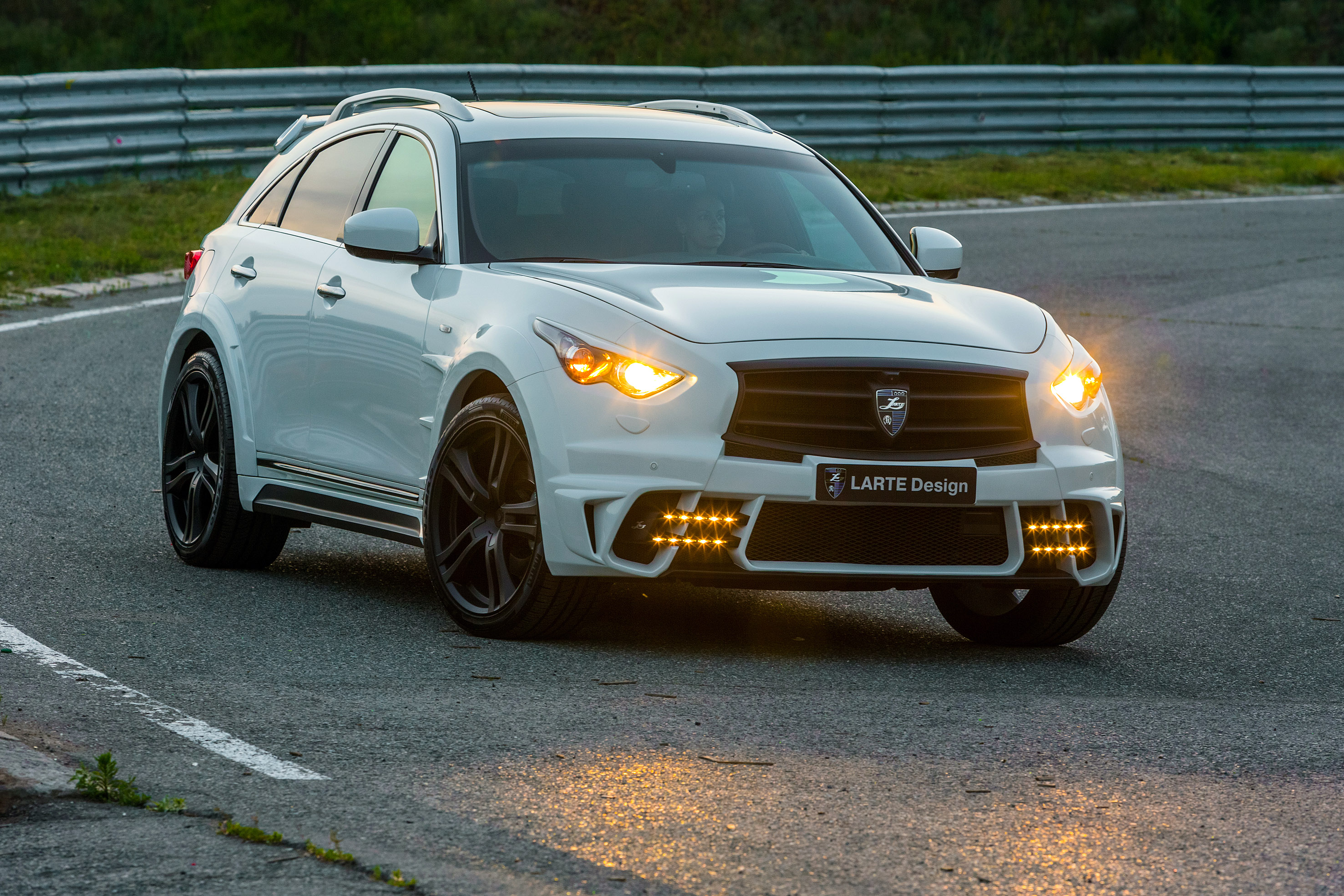 LARTE Design Infiniti QX70 LR3