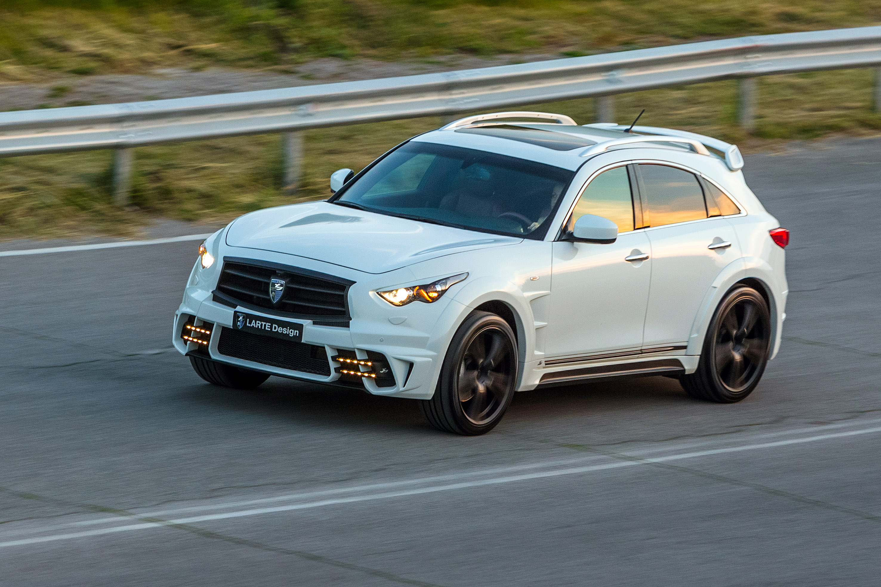 LARTE Design Infiniti QX70 LR3