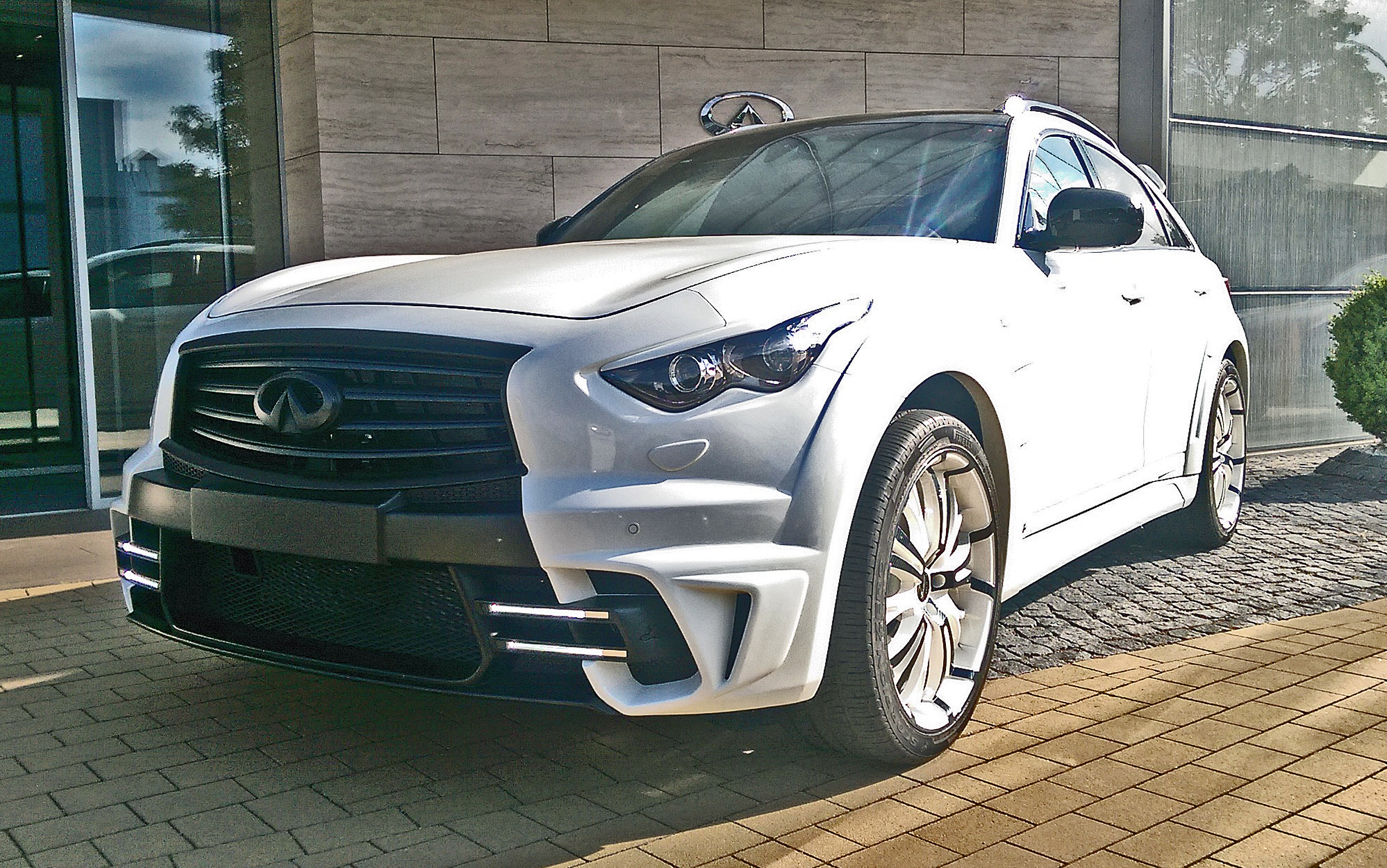 LARTE Design Infiniti QX70 LR3