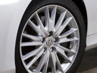 Lexus GS 450h (2015) - picture 14 of 20