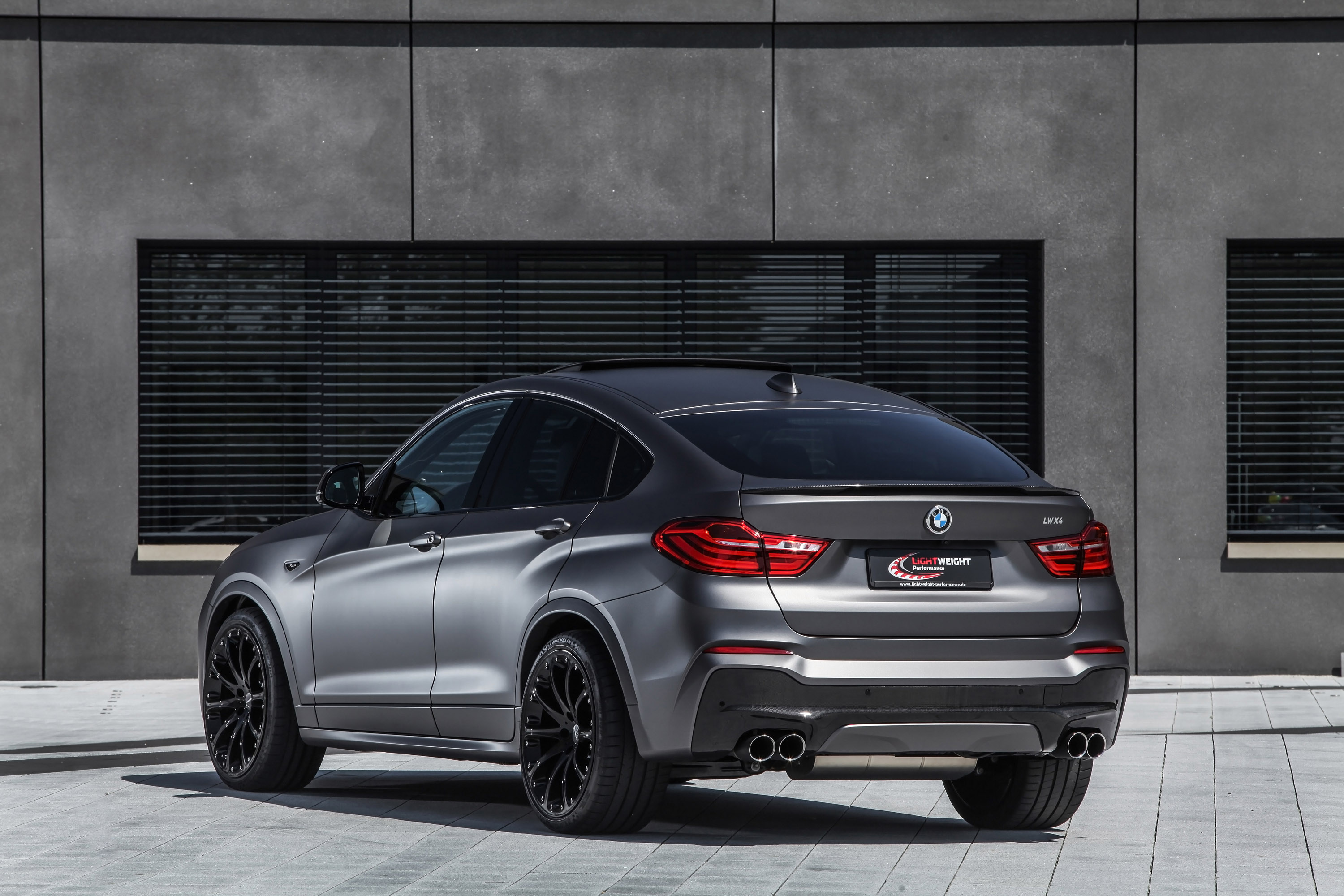 LIGHTWEIGHT BMW X4