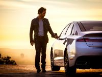 Lincoln MKZ and Matthew McConaughey (2015) - picture 4 of 4