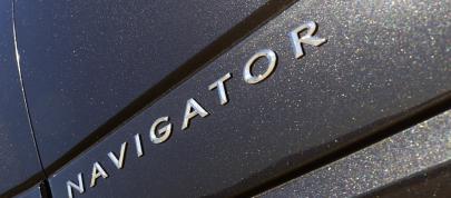Lincoln Navigator (2015) - picture 12 of 14