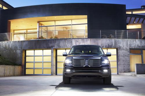 Lincoln Navigator (2015) - picture 1 of 14