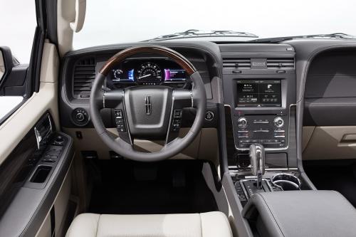 Lincoln Navigator (2015) - picture 8 of 14