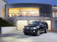 Lincoln Navigator (2015) - picture 4 of 14